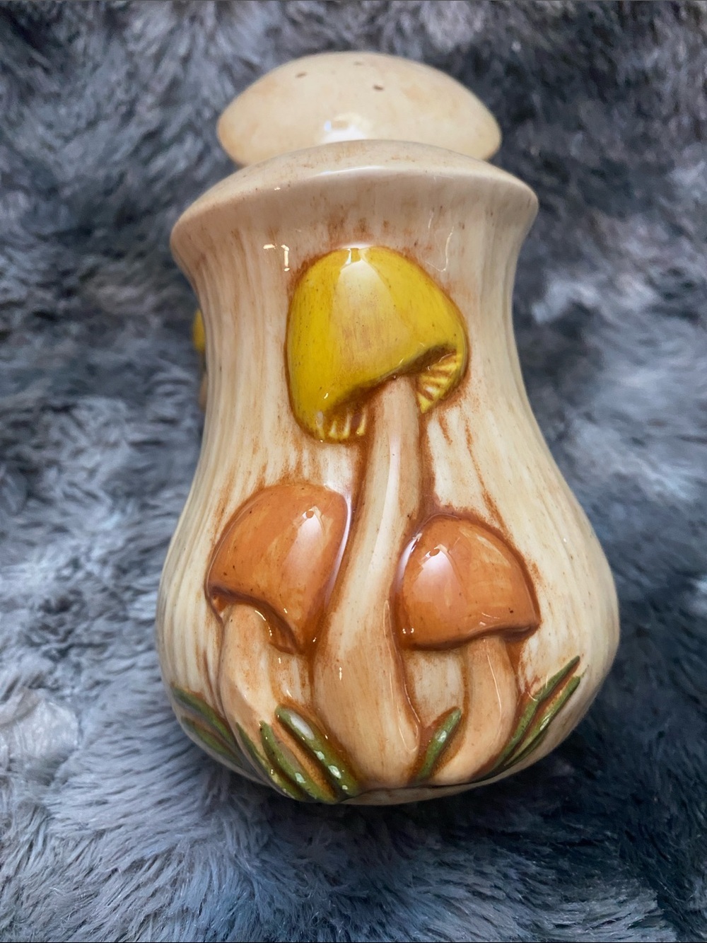 Vintage Hand-Painted Mushroom Ceramic Salt and Pepper Shakers - Yellow & Brown - Picture 11 of 16